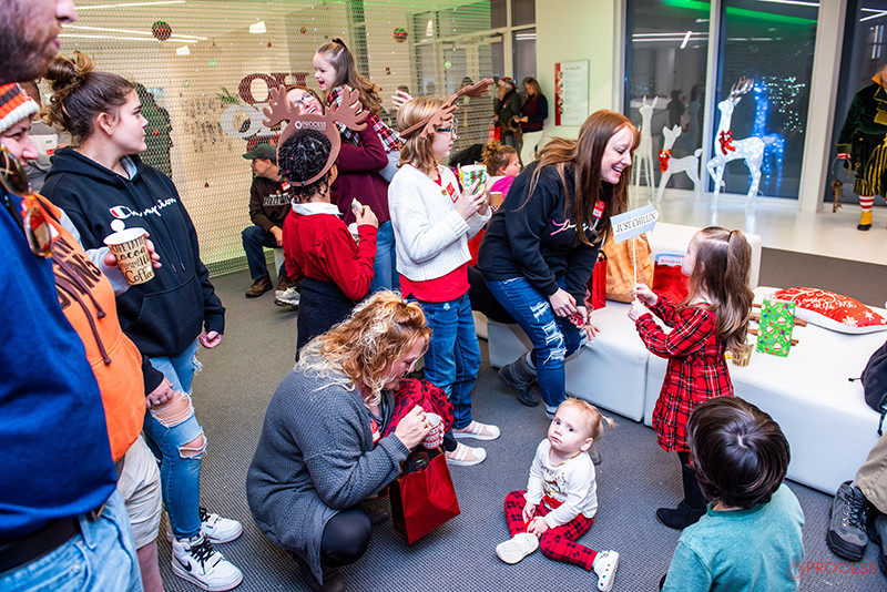 mariana-edelman-photography-process-technology-holiday-party-2023-268